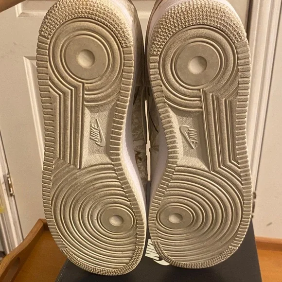 Men’s Size 12 Air Force 1 ‘07 LV8 3 Light Bone - Picture 7 of 9